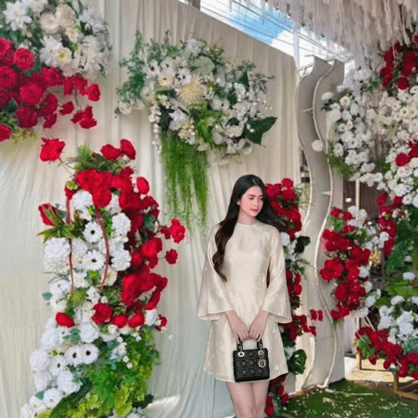 Khách hàng Vân Lùn mặc váy màu Kem Ngọc Trai